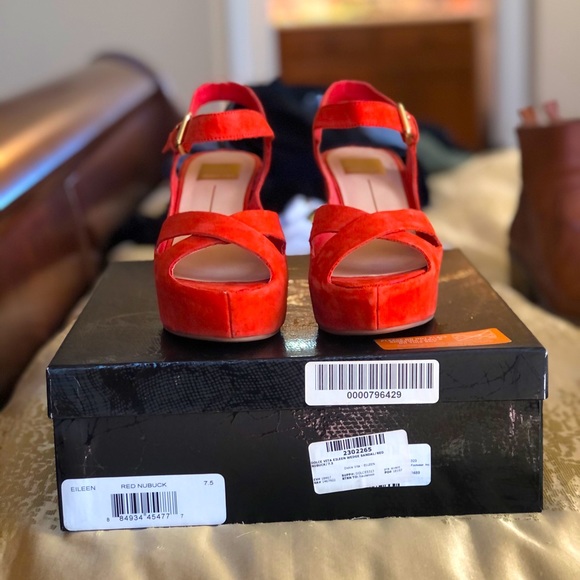 Dolce Vita
Style: Eileen Wedge Sandal - Picture 2 of 11